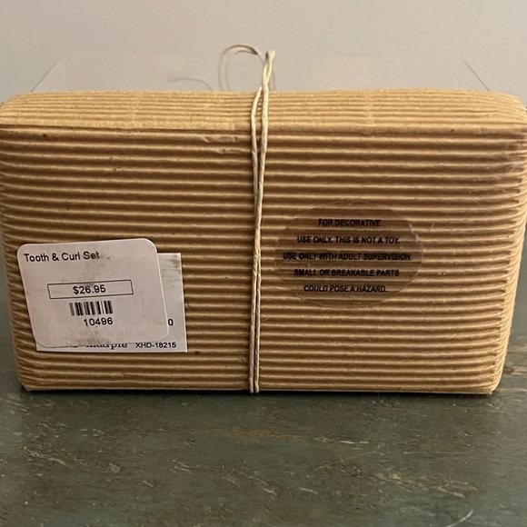 Mudpie Baby’s First Tooth and First Curl Giraffe and Elephant Canisters NWT - Picture 4 of 4